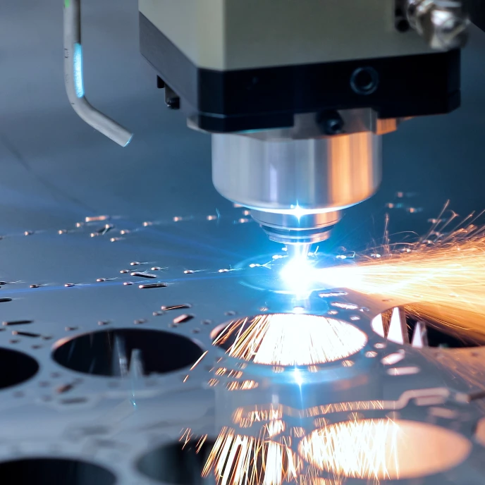 Vista interna de una máquina en operación, evidenciando la industria manufacturera.